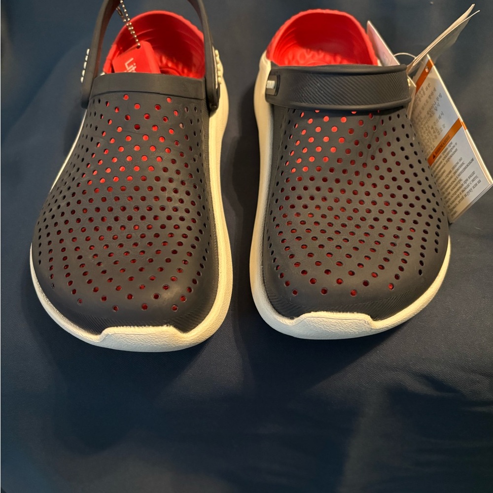 CROCS White and Red Clogs - Picture 4 of 6